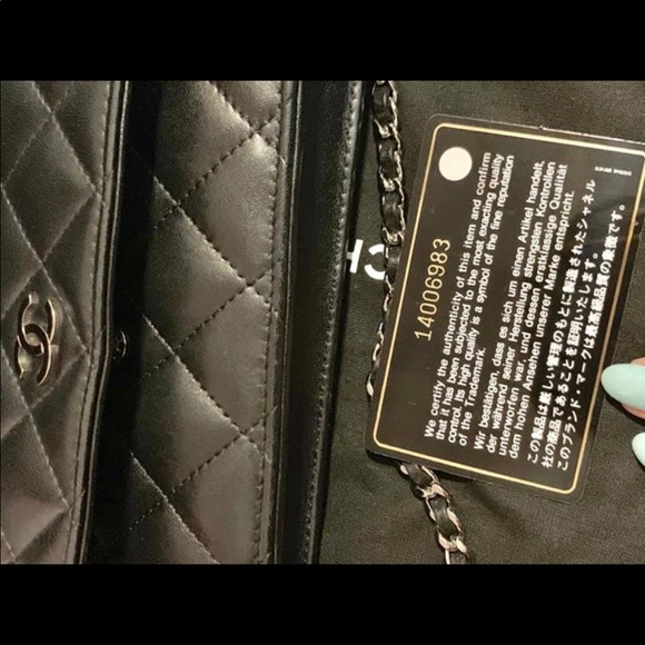 Gorgeous black lambskin Chanel WOC - Picture 7 of 8